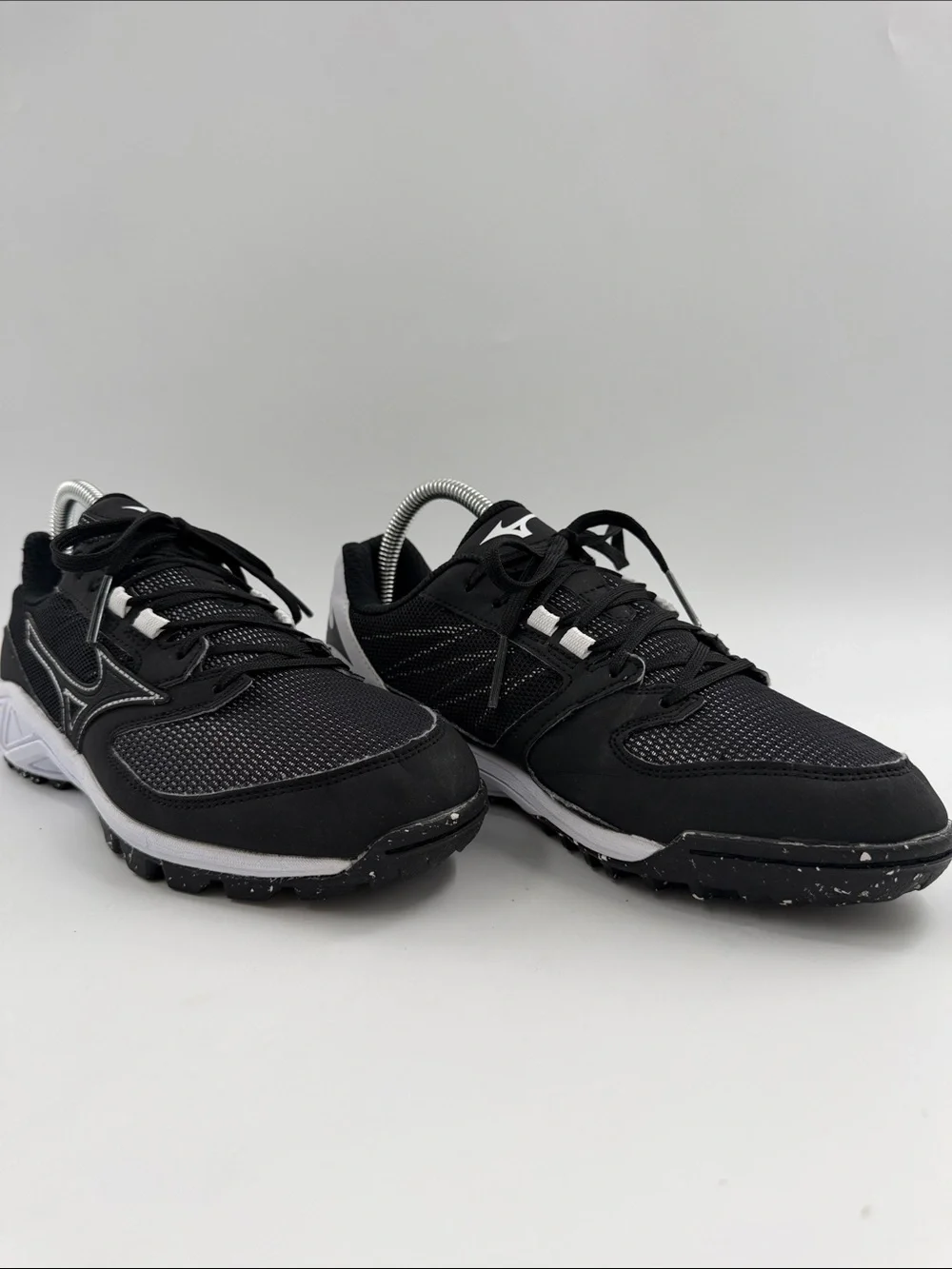 Mizuno Women's Dominant All Surface Low Turf Athletic Shoe Size 8.0